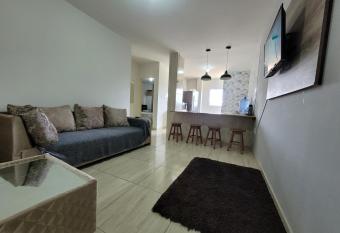 Apt. 01 Pr  ximo ao centro em Caruaru-PE allows 18 year olds to book a room