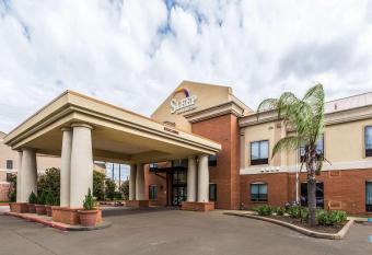 Sleep Inn & Suites Stafford - Sugarland allows 18 year olds to book a room