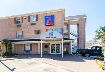 Studio 6-Plano, Tx - Dallas - Plano Medical Center has Smoking rooms