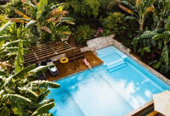 MANURII Boutique Hotel allows 18 year olds to book a room