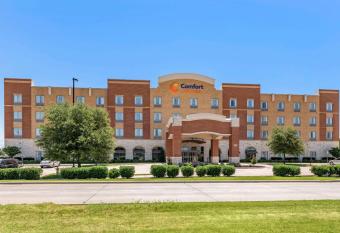 Comfort Suites Frisco allows 18 year olds to book a room