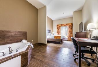 Comfort Suites allows 18 year olds to book a room