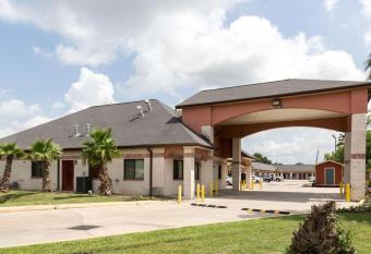 Scottish Inn & Suites Iah West has Smoking rooms