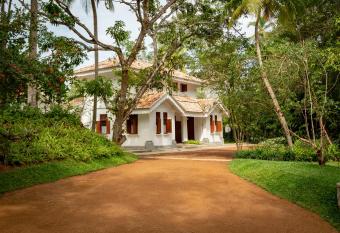 Taru Villas - Leela Walauwwa - Induruwa allows 18 year olds to book a room