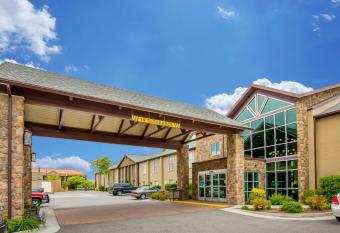 Comfort Inn Downtown allows 18 year olds to book a room