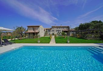 Dogoli Country Apartments has Balcony rooms