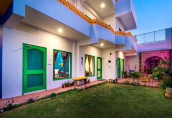 Coral Country Homestay has Balcony rooms