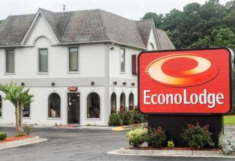 Econo Lodge Chesapeake Route 13 and I-464 has Smoking rooms
