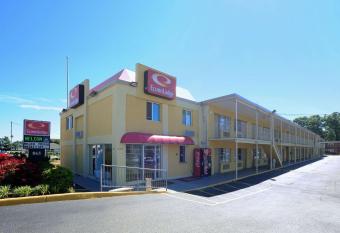 Econo Lodge at Military Circle has Smoking rooms