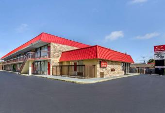 Econo Lodge Civic Center has Smoking rooms