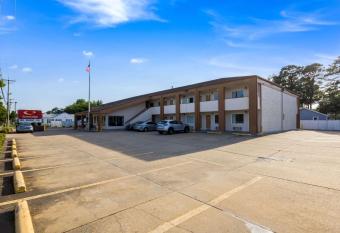 Econo Lodge Little Creek has Smoking rooms