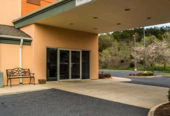 Sleep Inn Staunton allows 18 year olds to book a room