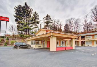 Econo Lodge Wytheville has Smoking rooms