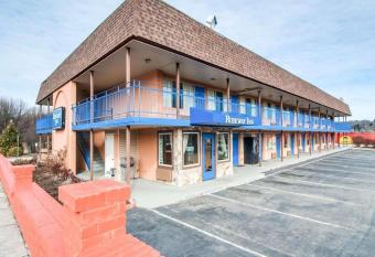 Rodeway Inn Galax Highway 58 has Smoking/Balcony rooms