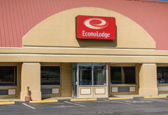 Rodeway Inn Colonial Heights I-95 has Smoking rooms