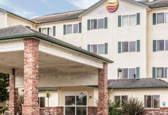 Comfort Inn and Suites Ocean Shores has Balcony rooms