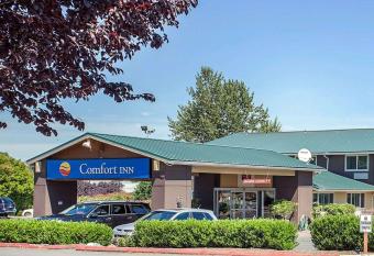 Quality Inn Kirkland allows 18 year olds to book a room