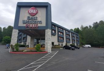 Best Western Plus Renton Inn allows 18 year olds to book a room
