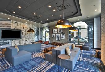 Hilton Garden Inn Savannah Historic District has Balcony rooms