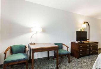Quality Inn & Suites Stoughton ~ Madison South has rooms with a private hot tub