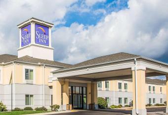 Sleep Inn & Suites allows 18 year olds to book a room