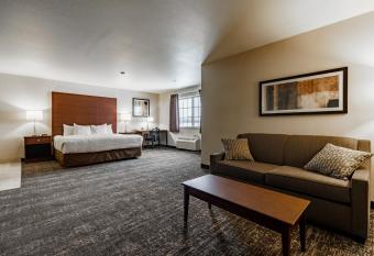 Cobblestone Suites - Ripon has rooms with a private hot tub