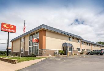 Econo Lodge allows 18 year olds to book a room