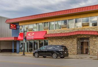 Econo Lodge Manitowoc allows 18 year olds to book a room