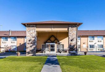Quality Inn Cheyenne Io25 South allows 18 year olds to book a room