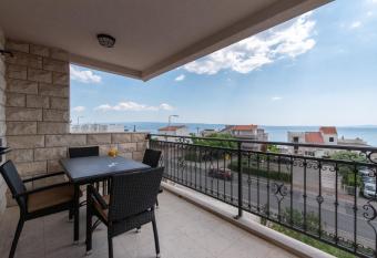 Apartments Amigos has Balcony rooms