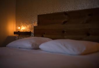 L   chapp  e allows 18 year olds to book a room