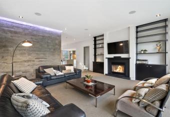 City Sanctuary on Kilmore has Balcony rooms