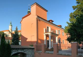 Vivaldi Apartments allows 18 year olds to book a room