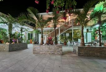 Hotel CHEZ PAPA DAYA has Balcony rooms