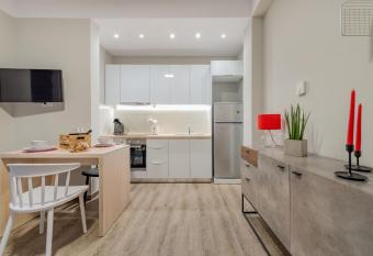 Stylish & Bright Apartment in the City Centre has Balcony rooms