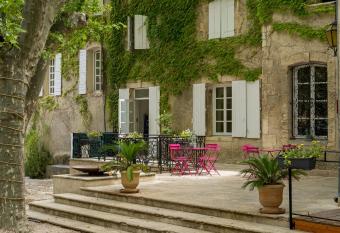 Le Moulin de Vern  gues H  tel & Spa allows 18 year olds to book a room