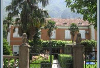 Apartments Vojin has Balcony rooms