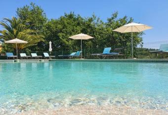 La R  sidence du Moulin allows 18 year olds to book a room