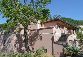 Casale Le Noci has Balcony rooms