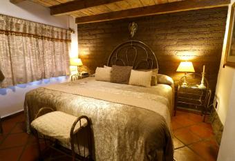 Huehcani - Xamikal allows 18 year olds to book a room