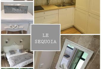 Le ch  ne has Balcony rooms