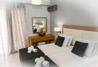 ANGELA STUDIOS has Balcony rooms