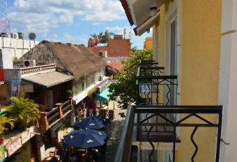 Suites Los Arcos allows 18 year olds to book a room