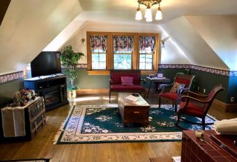 The Hancock House Bed & Breakfast Inn has Balcony rooms