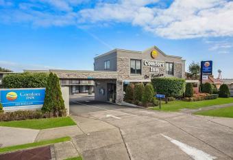 Comfort Inn On Raglan has rooms with a private hot tub