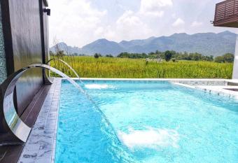 The Vista Pool Villa has Balcony rooms