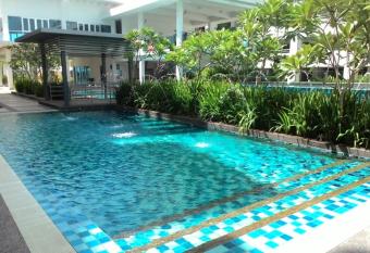 Homestay de Putra allows 18 year olds to book a room