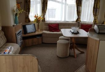 Caravan Willerby Rio allows 18 year olds to book a room