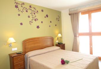 Hostal Campo Real Bed&Breakfast allows 18 year olds to book a room