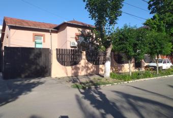 VILA CRIMEIA allows 18 year olds to book a room